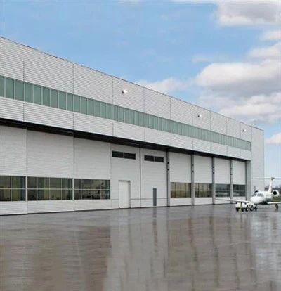Hangar de l'avion
